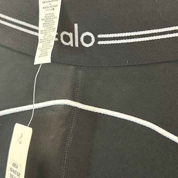 Alo Yoga Airbrush Heart Throb Bra & Leggings Set - Picture 4 of 5